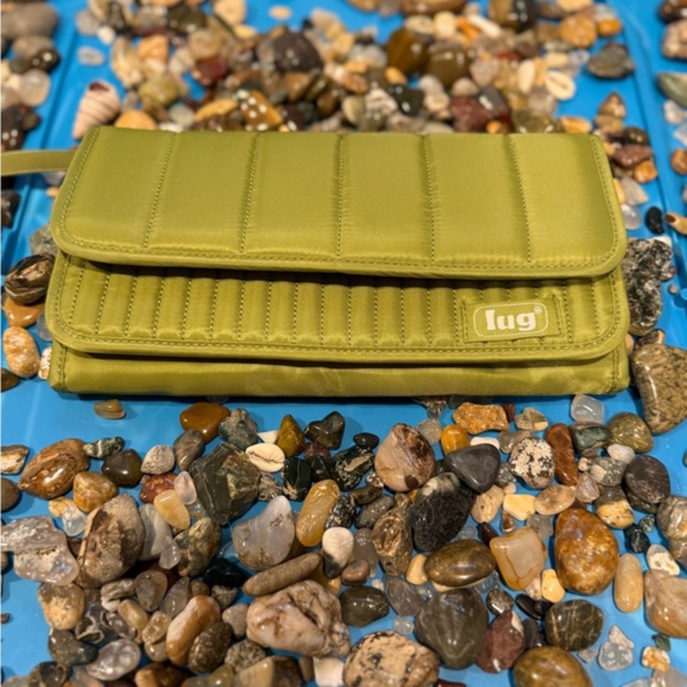 Lug Tango Passport Travel Wallet In Grass
Green Quilted Zip Around NWOT